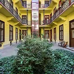 Vintage Downtown Escape 2 Baths 2 Beds