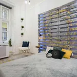 Vintage Downtown Escape 2 Baths 2 Beds