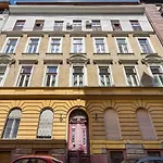 Vintage Downtown Escape 2 Baths 2 Beds