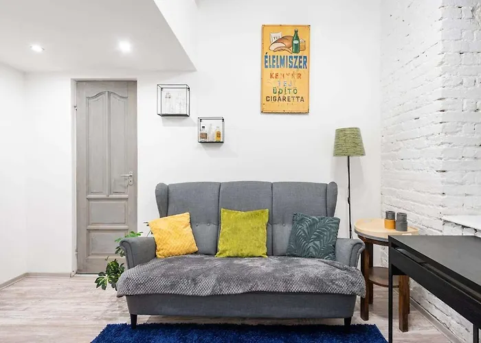 Vintage Downtown Escape 2 Baths 2 Beds