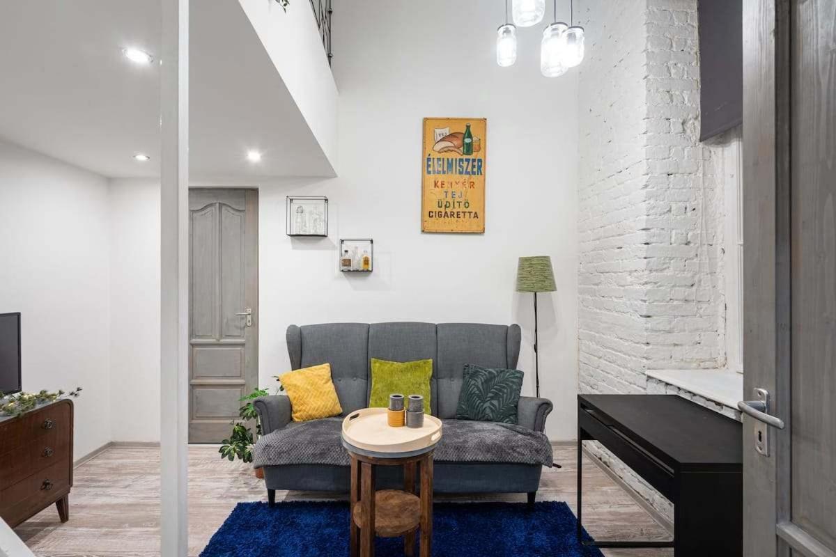 Vintage Downtown Escape 2 Baths 2 Beds Apartment