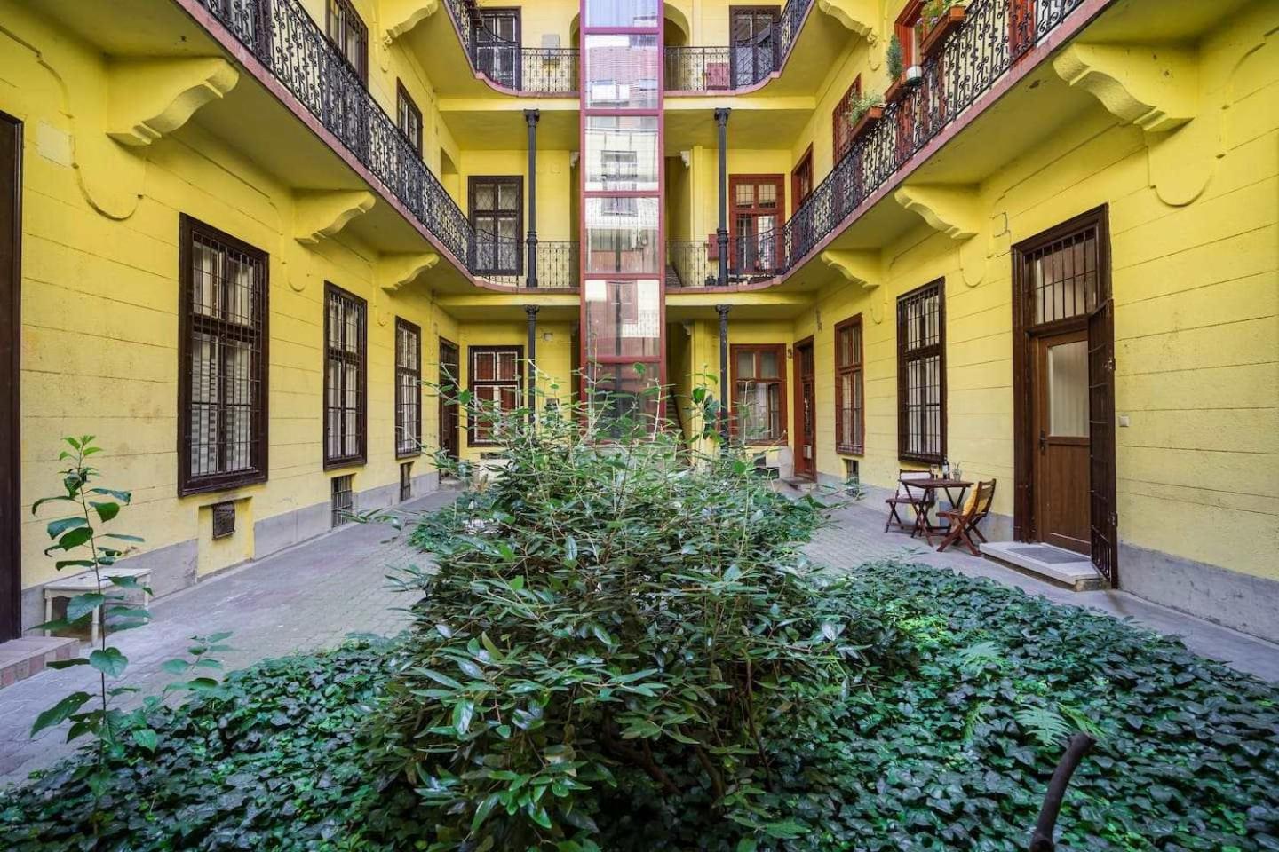 Apartment Vintage Downtown Escape 2 Baths 2 Beds *