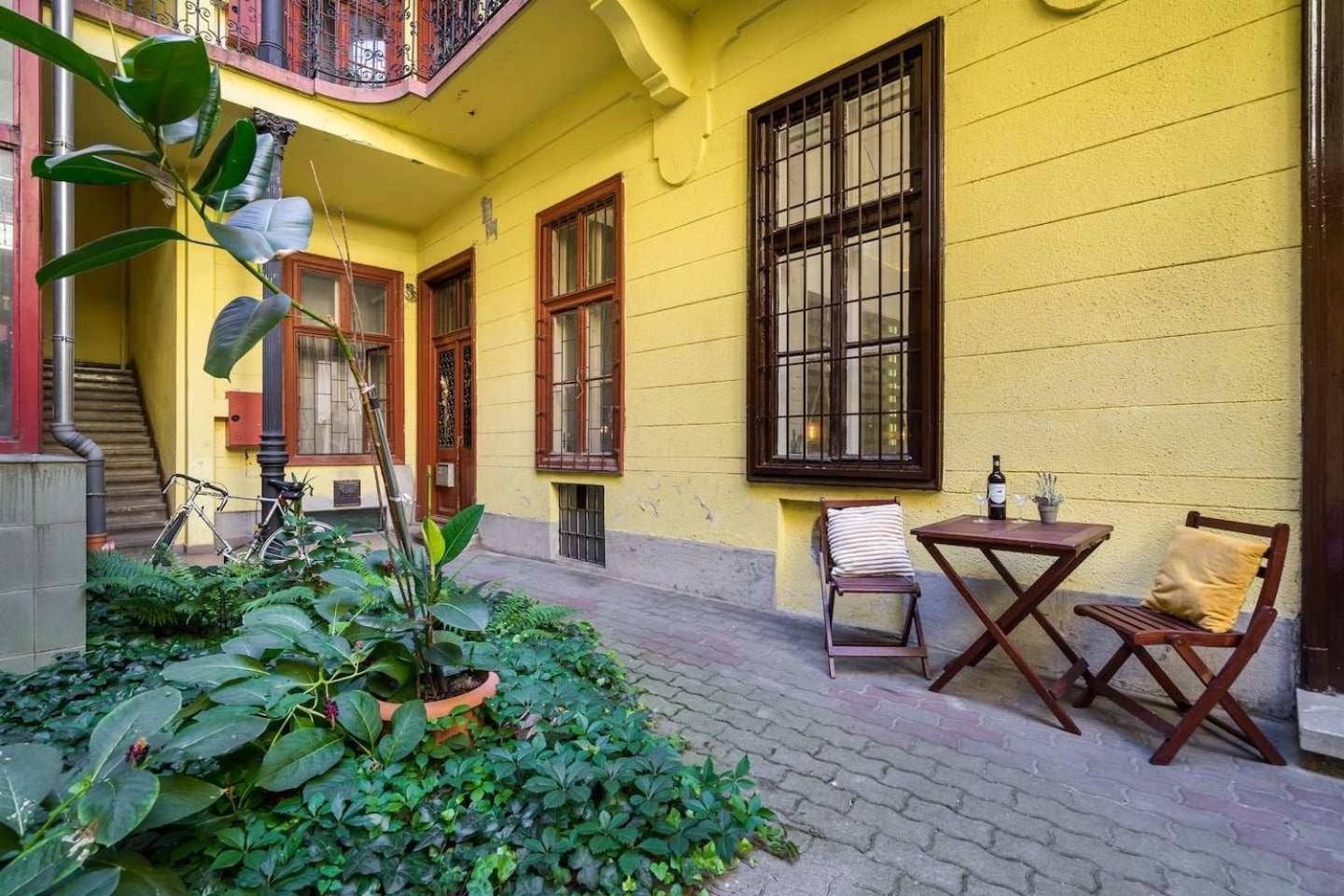 Vintage Downtown Escape 2 Baths 2 Beds *