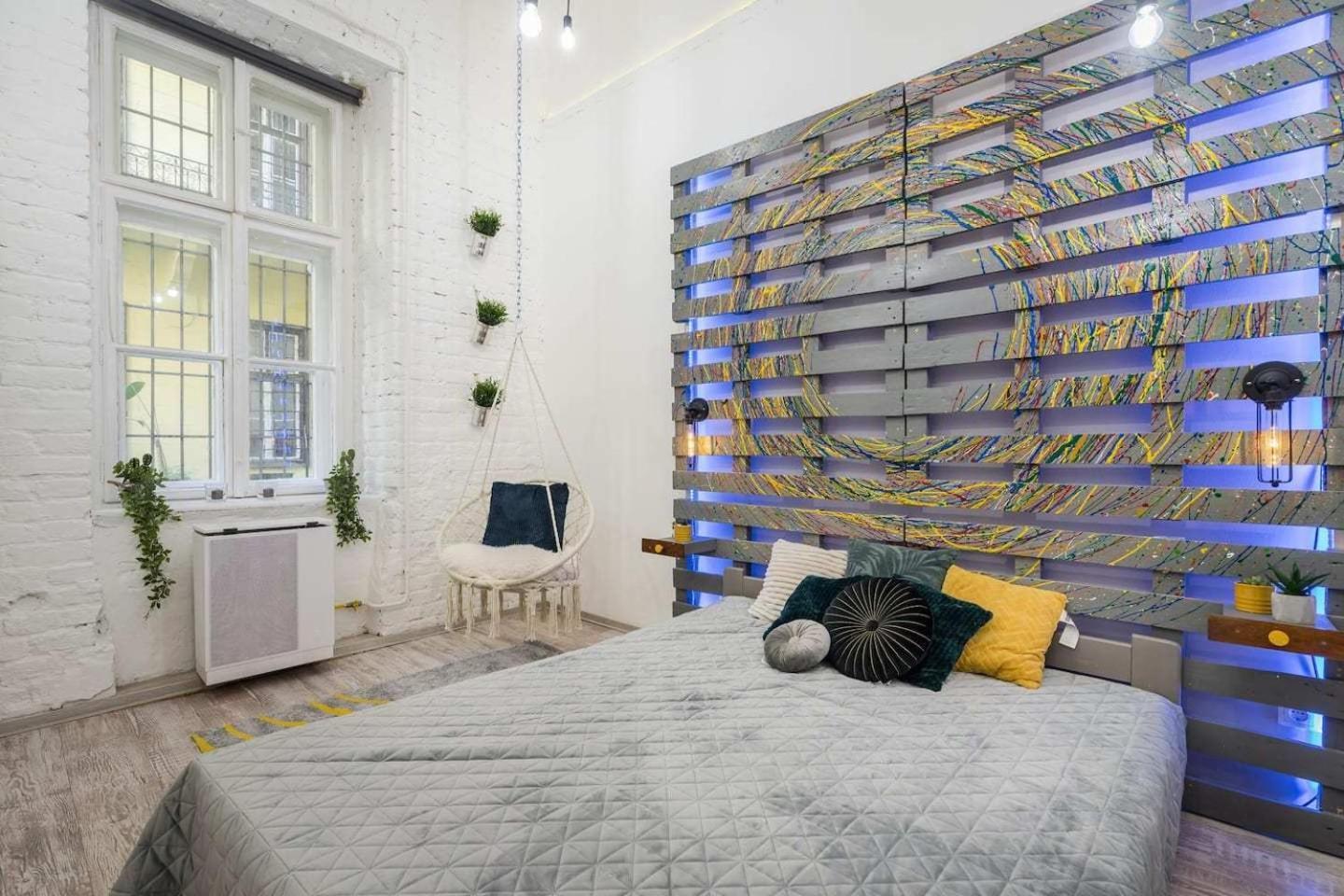 Vintage Downtown Escape 2 Baths 2 Beds Apartment *